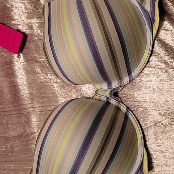 Bundle of 3 Victoria Secret Bra. 34DD - Picture 4 of 7